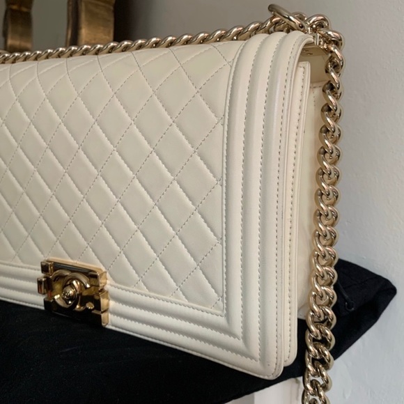 Chanel Lambskin Ivory Boy Bag - Picture 2 of 8